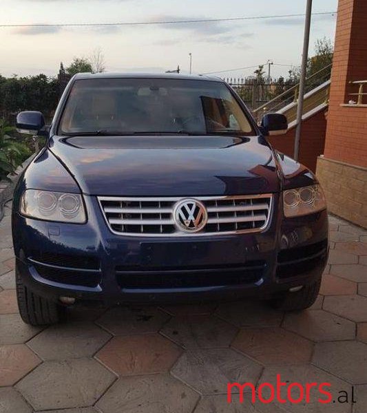 2005' Volkswagen Touareg photo #2