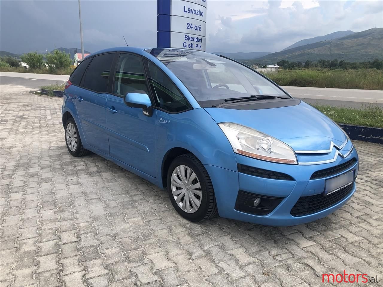 2008' Citroen C4 photo #1