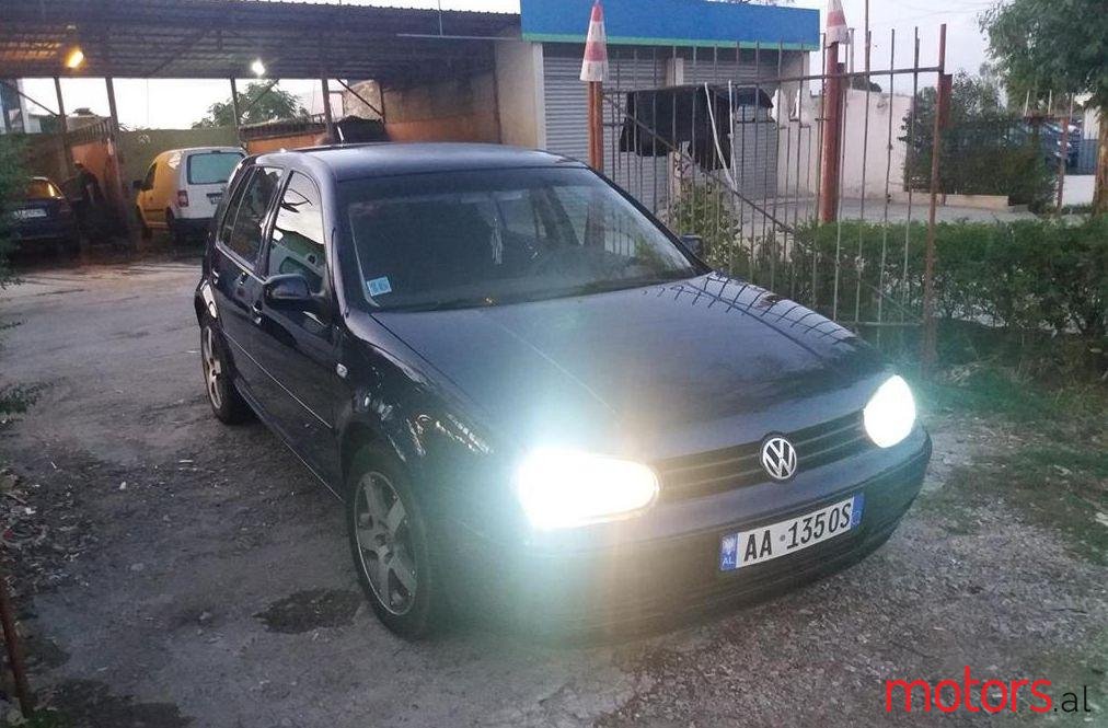 2002' Volkswagen Golf photo #2