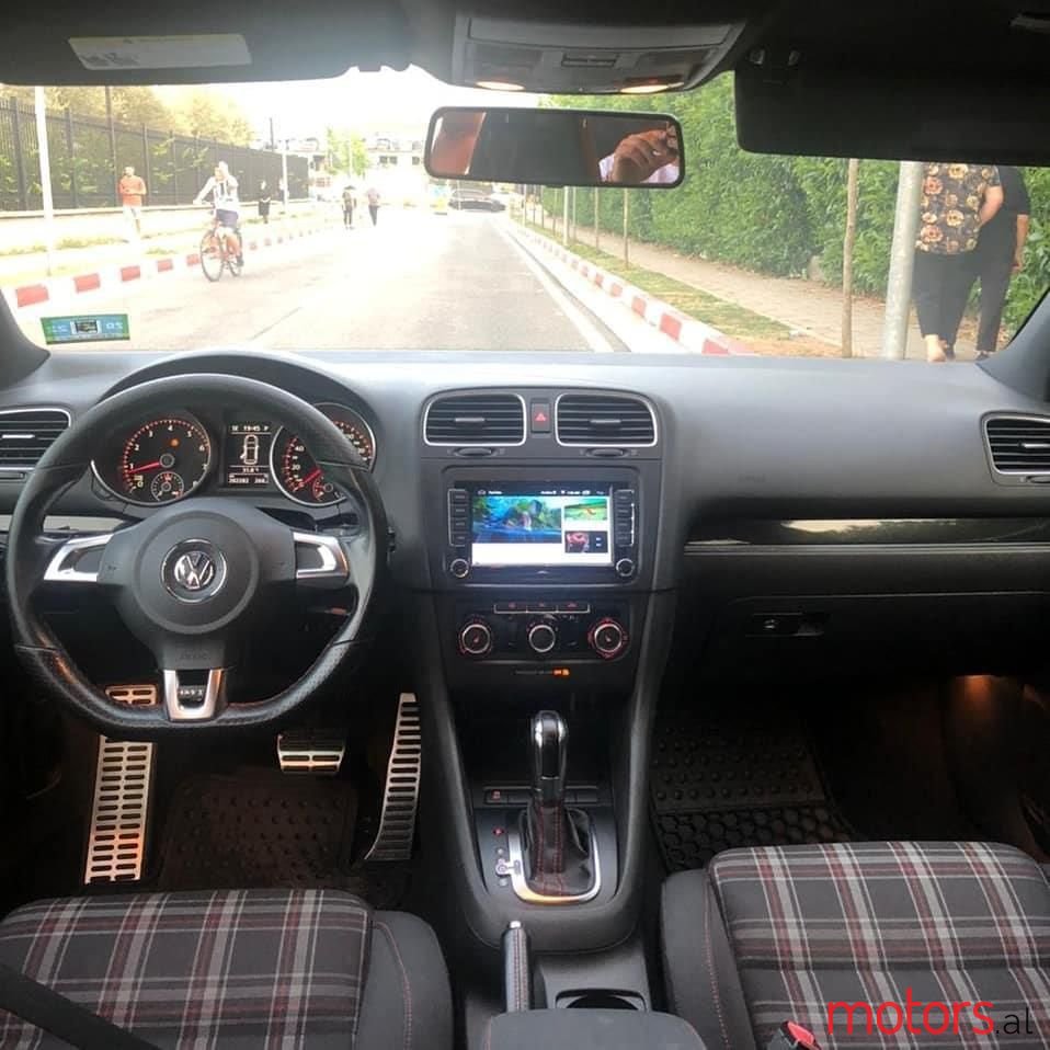 2011' Volkswagen Golf photo #4