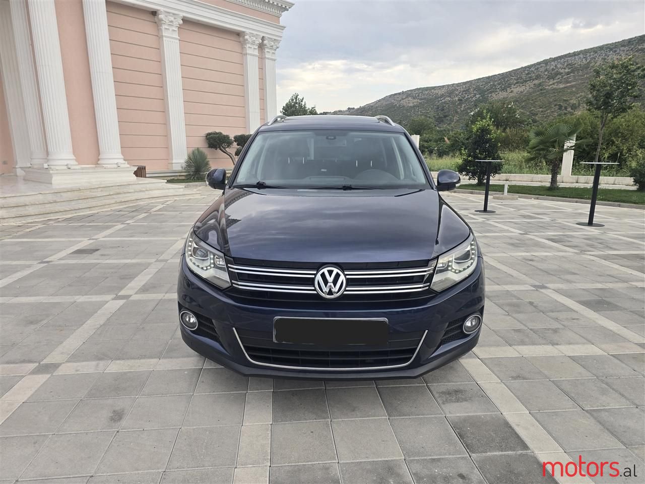 2012' Volkswagen Tiguan photo #2