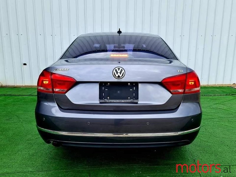 2012' Volkswagen Passat photo #6