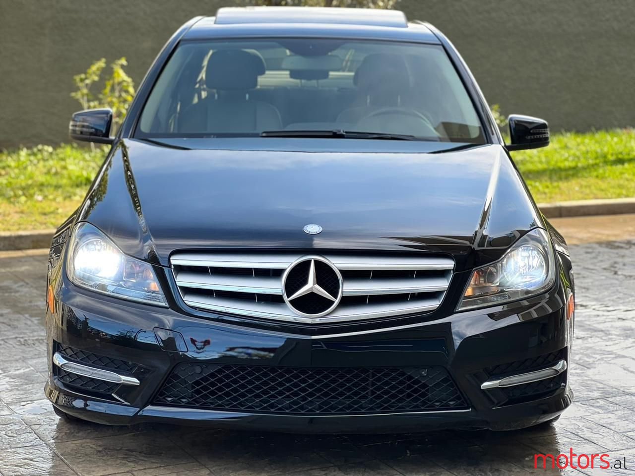 2012' Mercedes-Benz C 300 photo #3