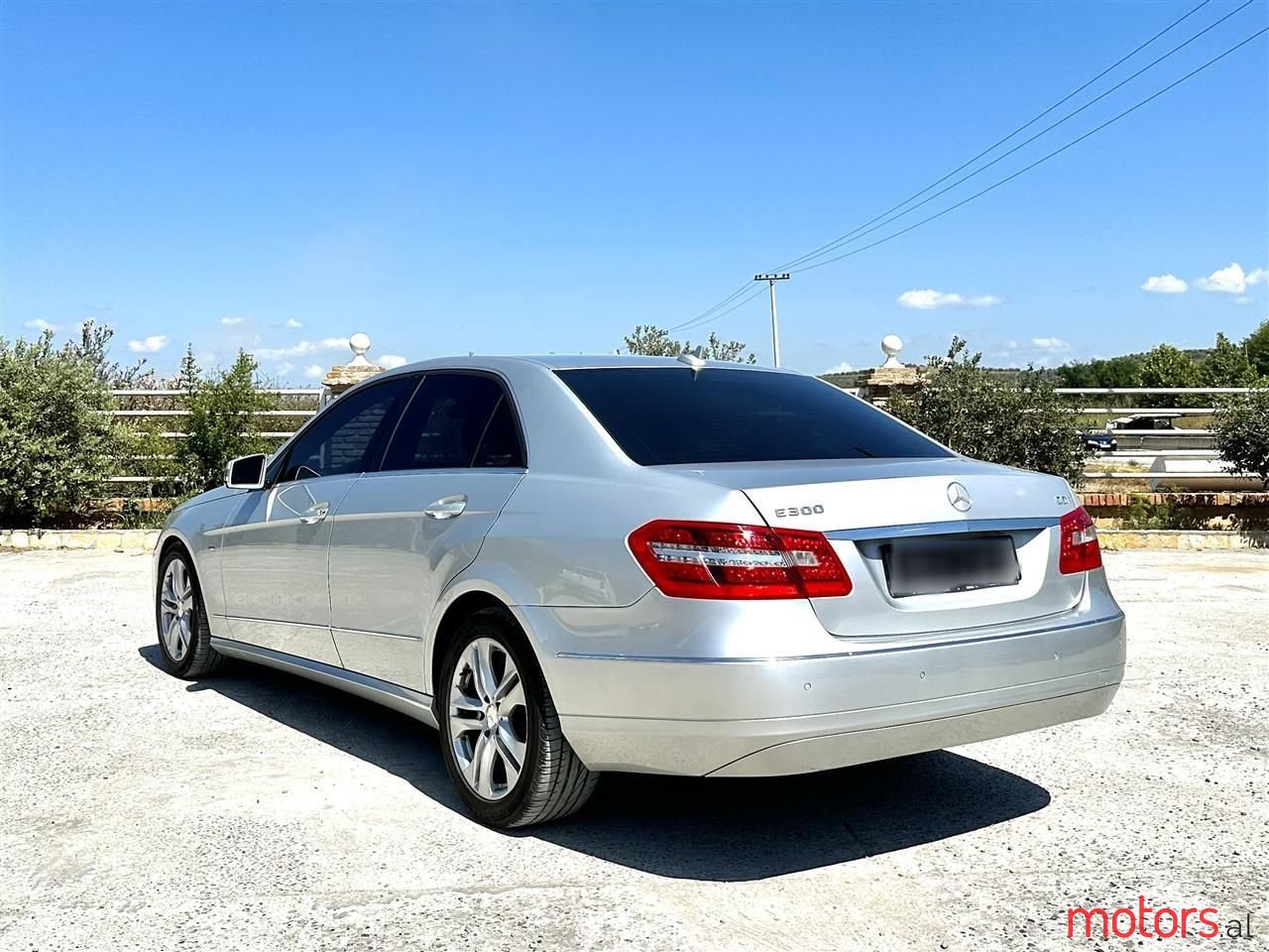 2012' Mercedes-Benz E 220 photo #5