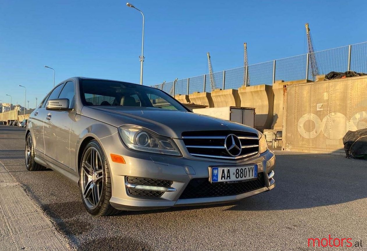 2012' Mercedes-Benz C 300 photo #1