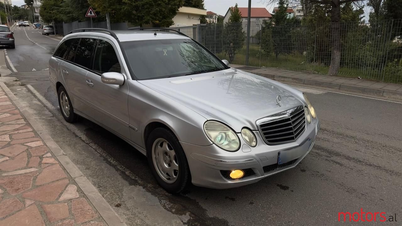 2005' Mercedes-Benz E 220 photo #2