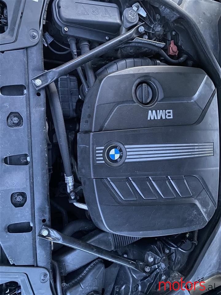 2011' BMW 520 photo #3