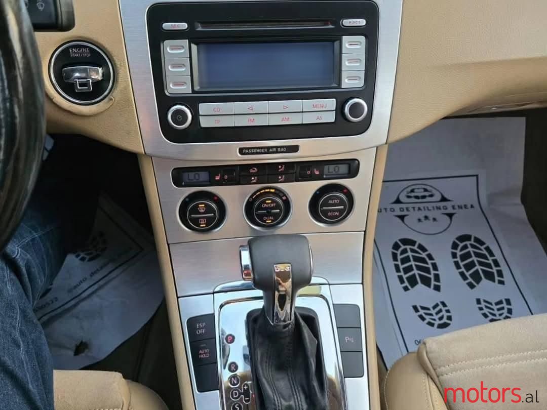 2007' Volkswagen Passat photo #6