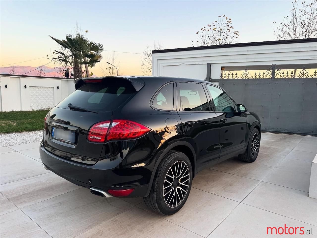 2011' Porsche Cayenne photo #5