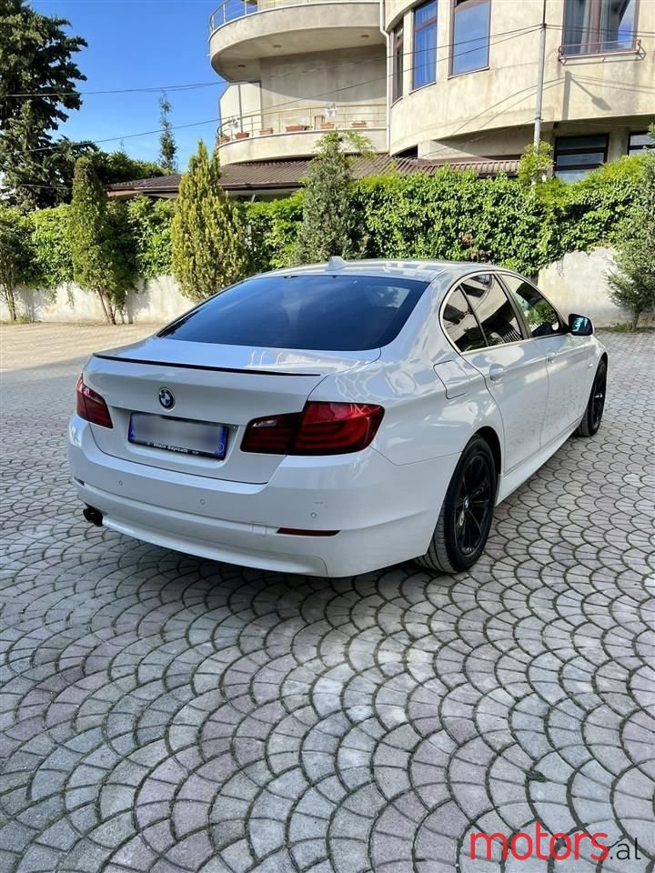 2011' BMW 525 photo #3