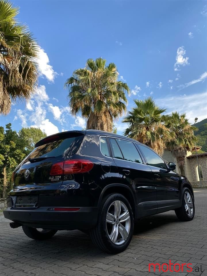 2016' Volkswagen Tiguan photo #5