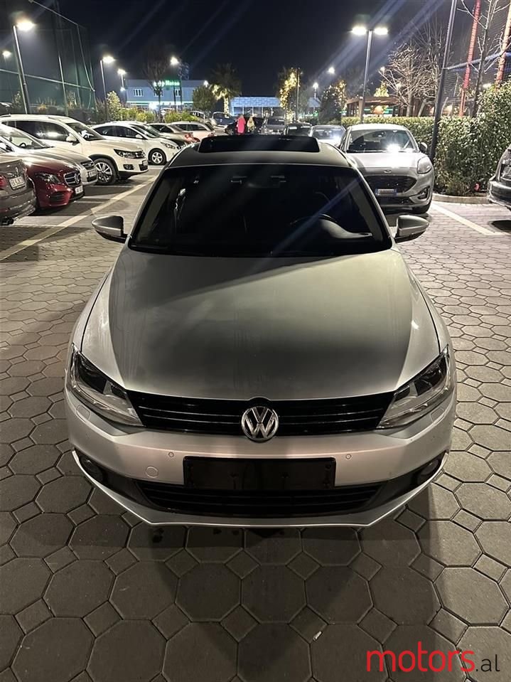 2012' Volkswagen Jetta photo #2