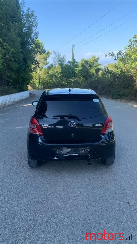 2010' Toyota Yaris photo #6