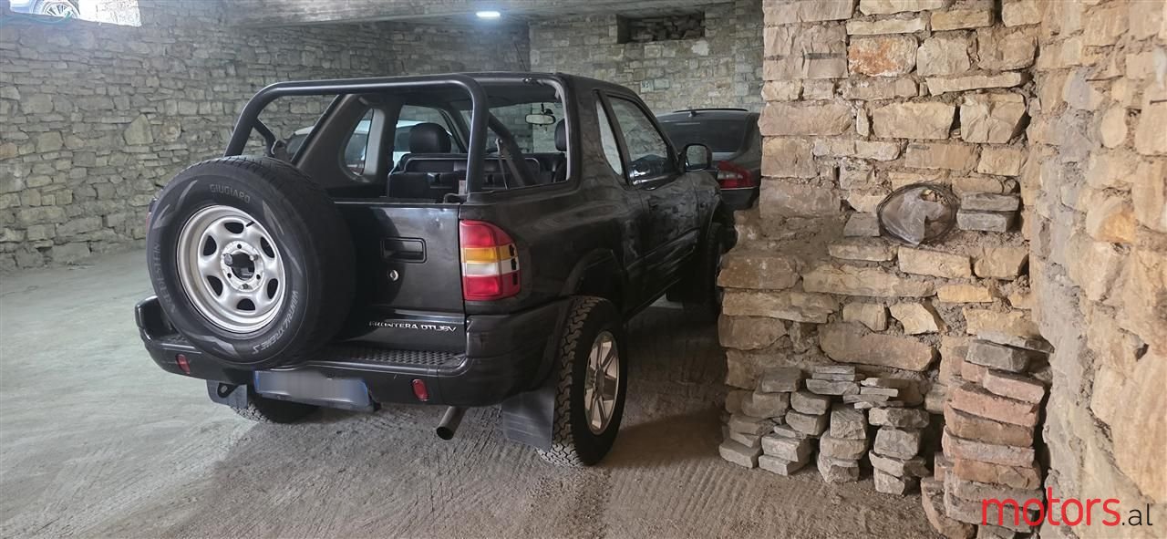 2002' Opel Frontera photo #2