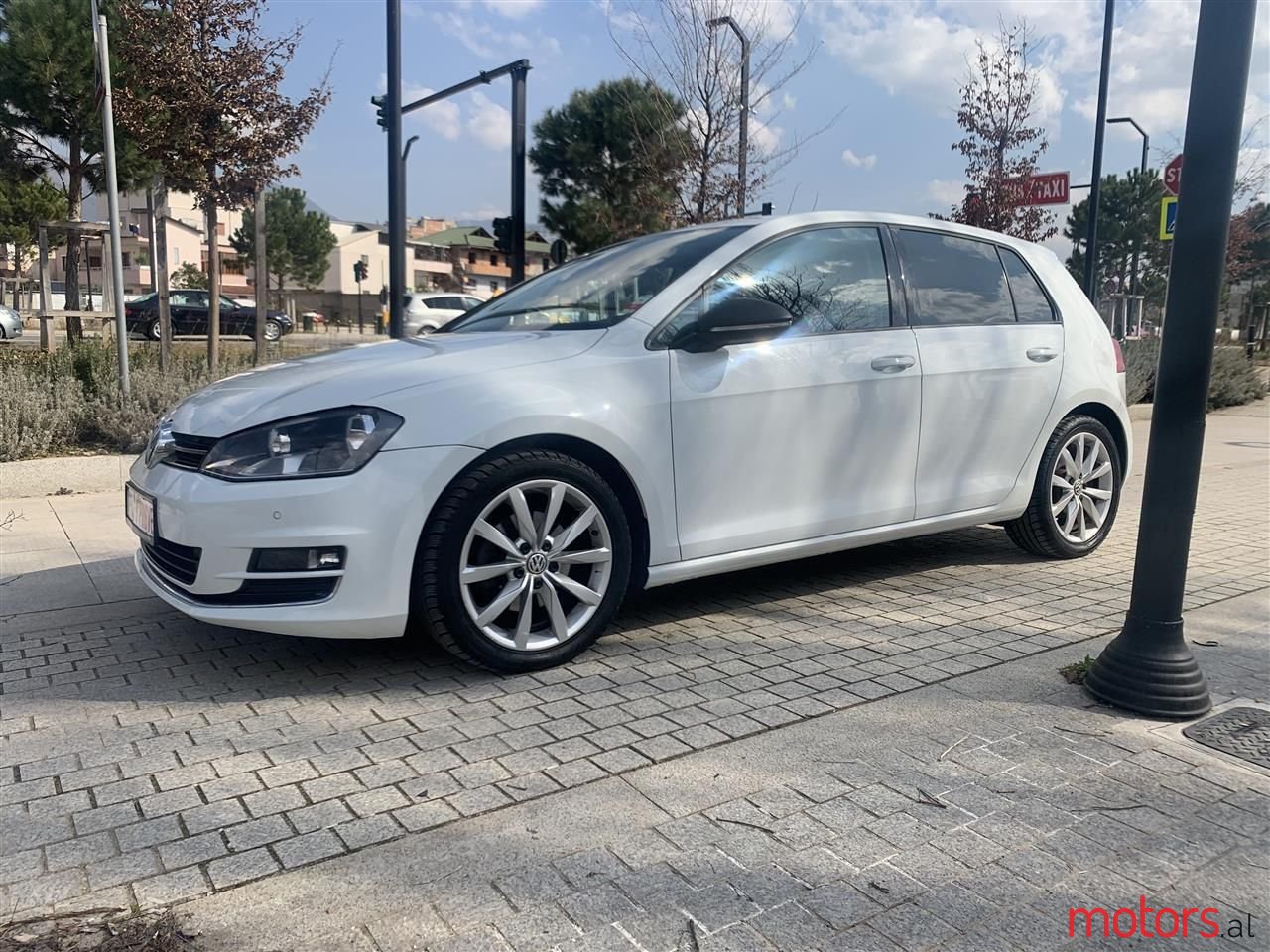 2015' Volkswagen Golf photo #2