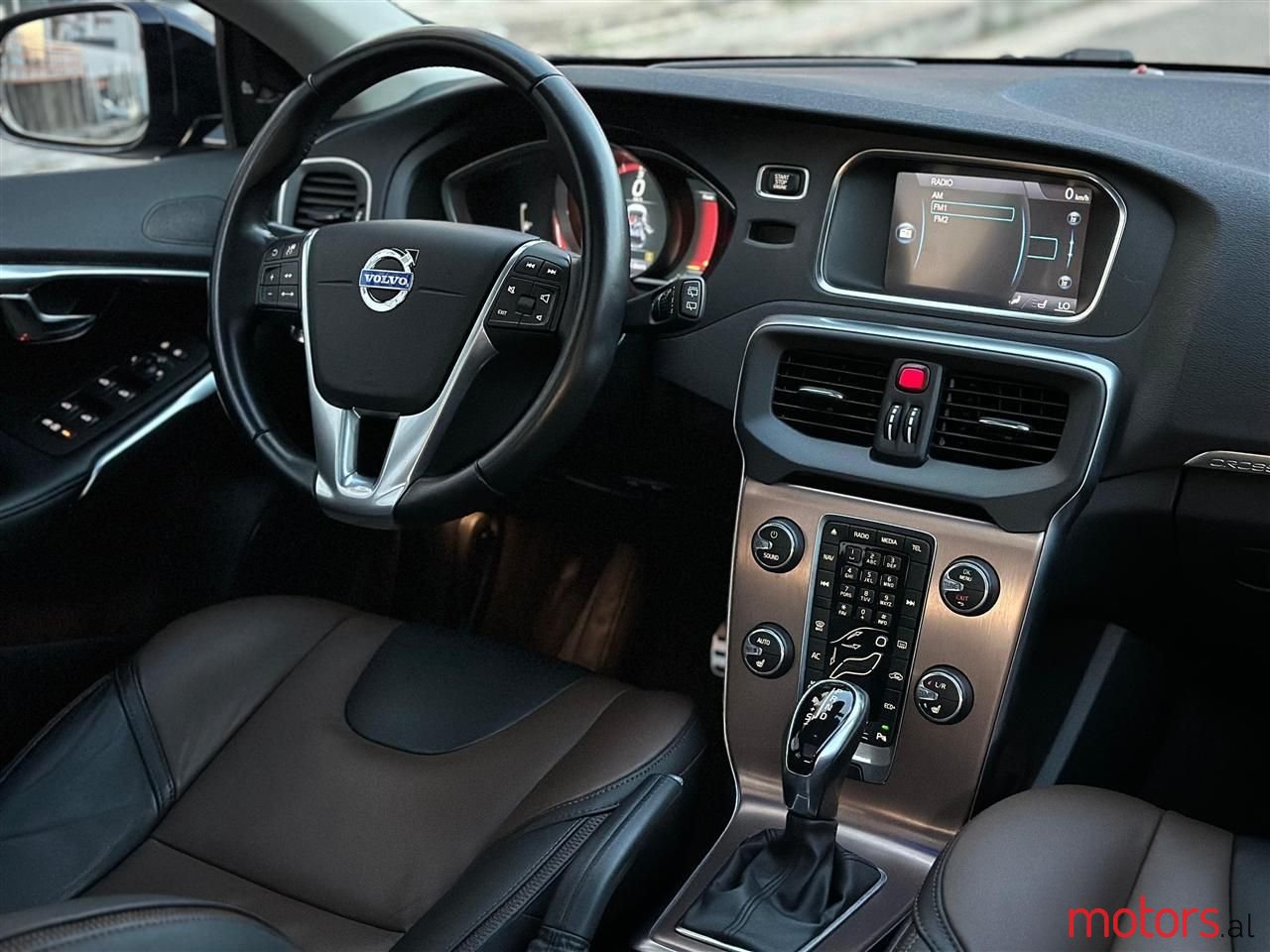 2015' Volvo V40 Cc photo #6