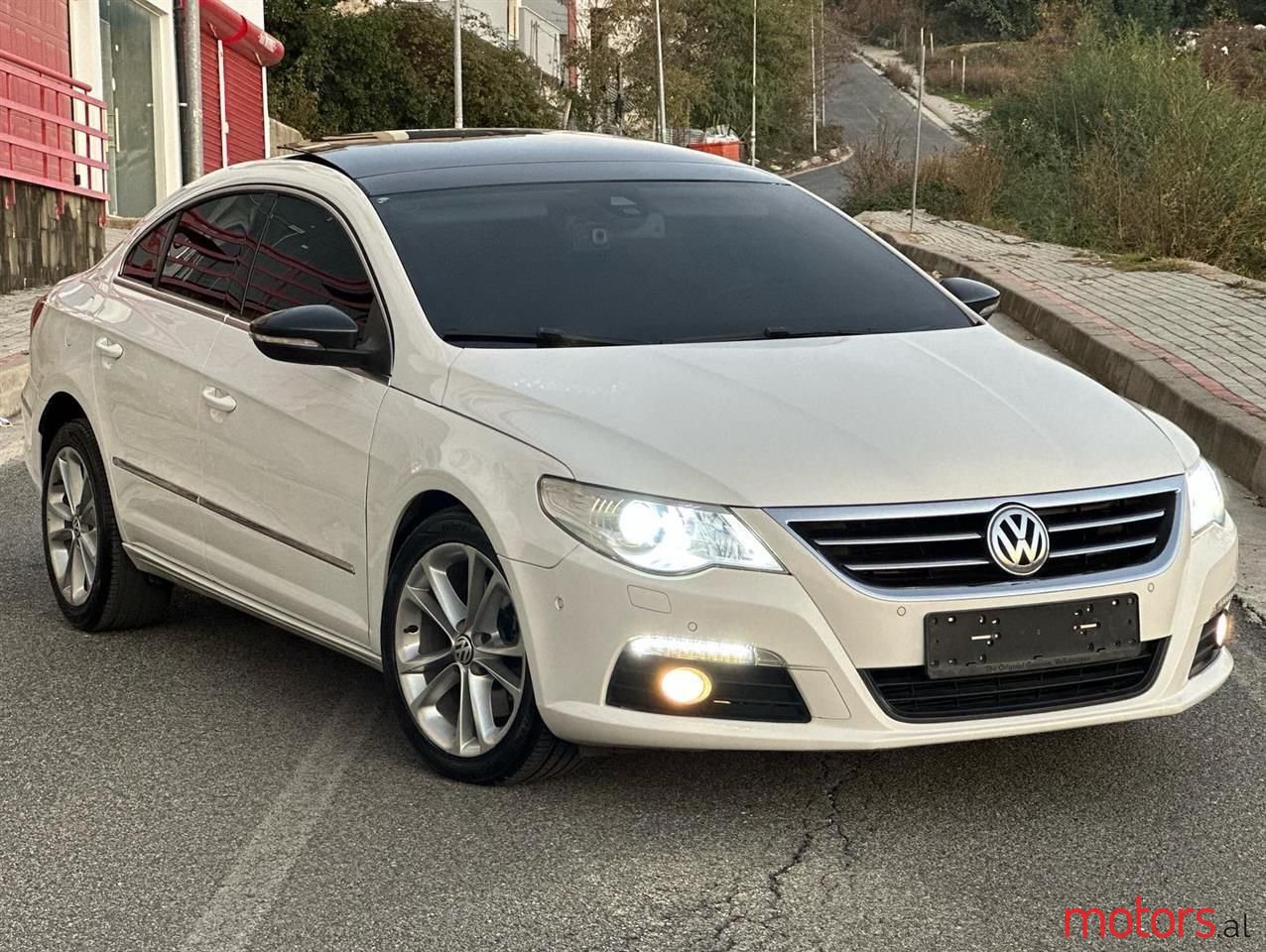 2010' Volkswagen Passat photo #1