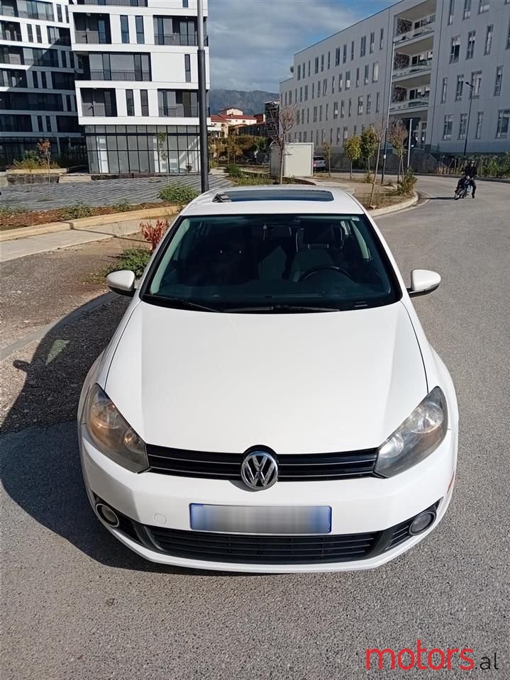 2011' Volkswagen Golf photo #3