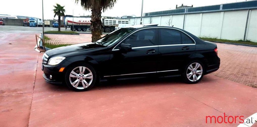 2011' Mercedes-Benz C 300 photo #1