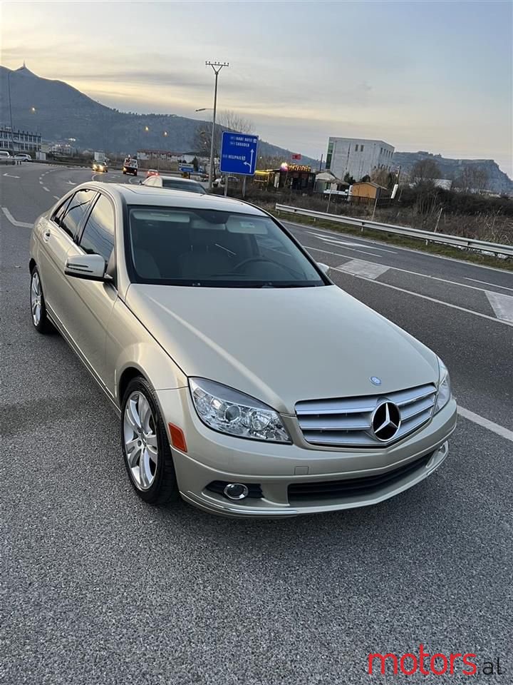 2010' Mercedes-Benz 300 photo #1