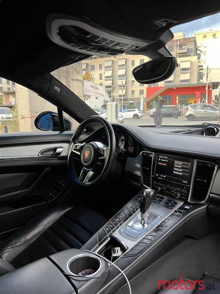 2010' Porsche Panamera photo #4