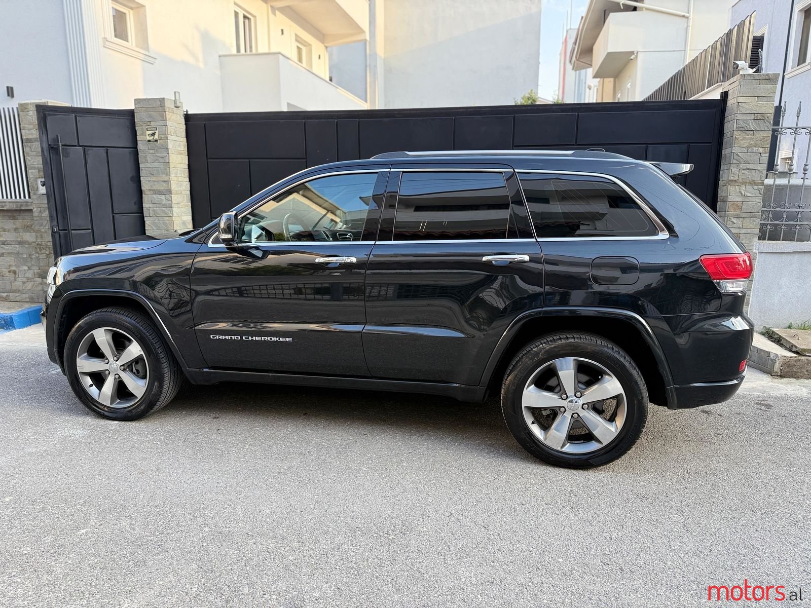 2016' Jeep Grand Cherokee photo #1