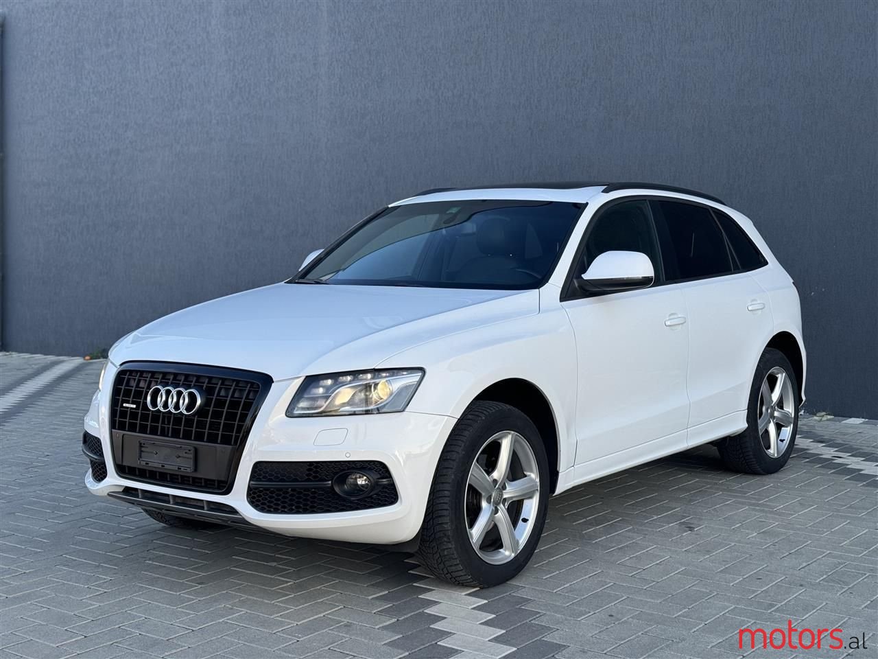 2011' Audi Q5 photo #1