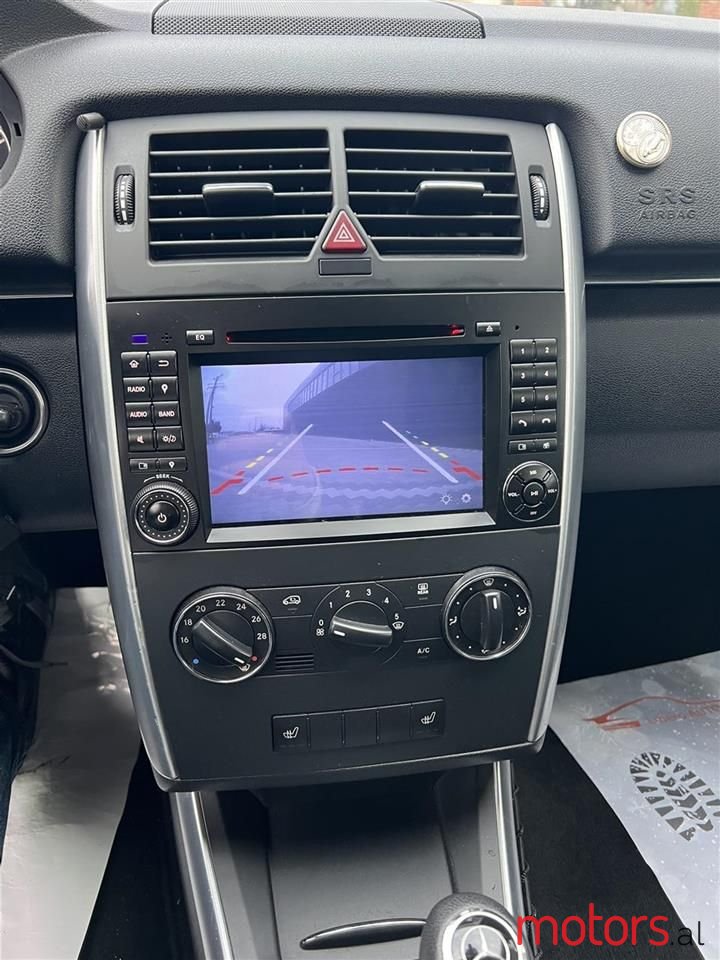 2010' Mercedes-Benz B 180 photo #3