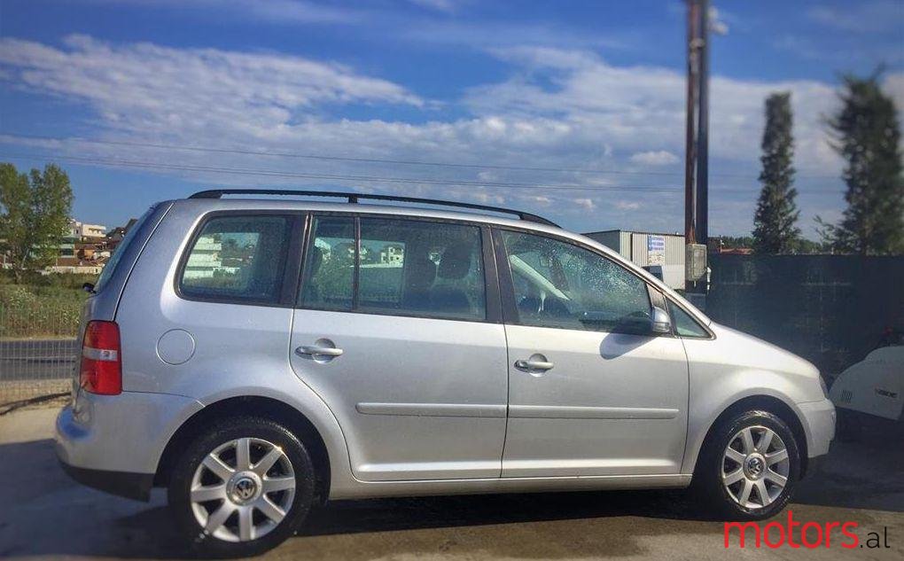 2005' Volkswagen Touran photo #2