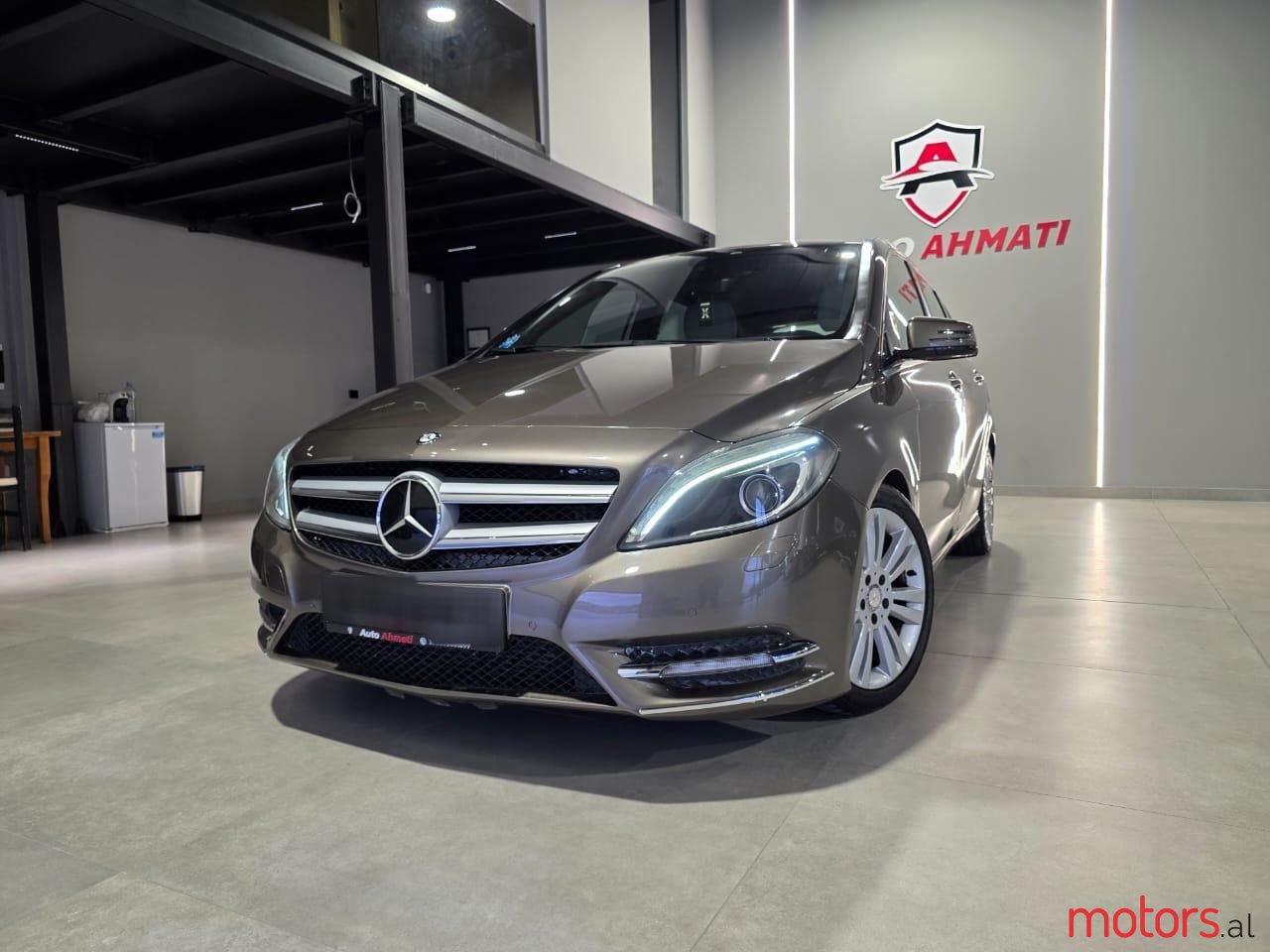2012' Mercedes-Benz B 180 photo #2