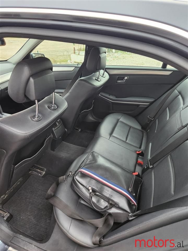 2011' Mercedes-Benz E 220 photo #4