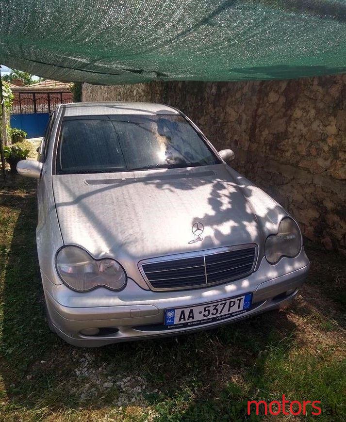 2001' Mercedes-Benz 220 photo #1