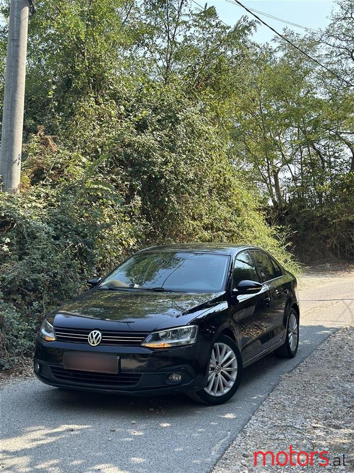 2012' Volkswagen Jetta photo #3