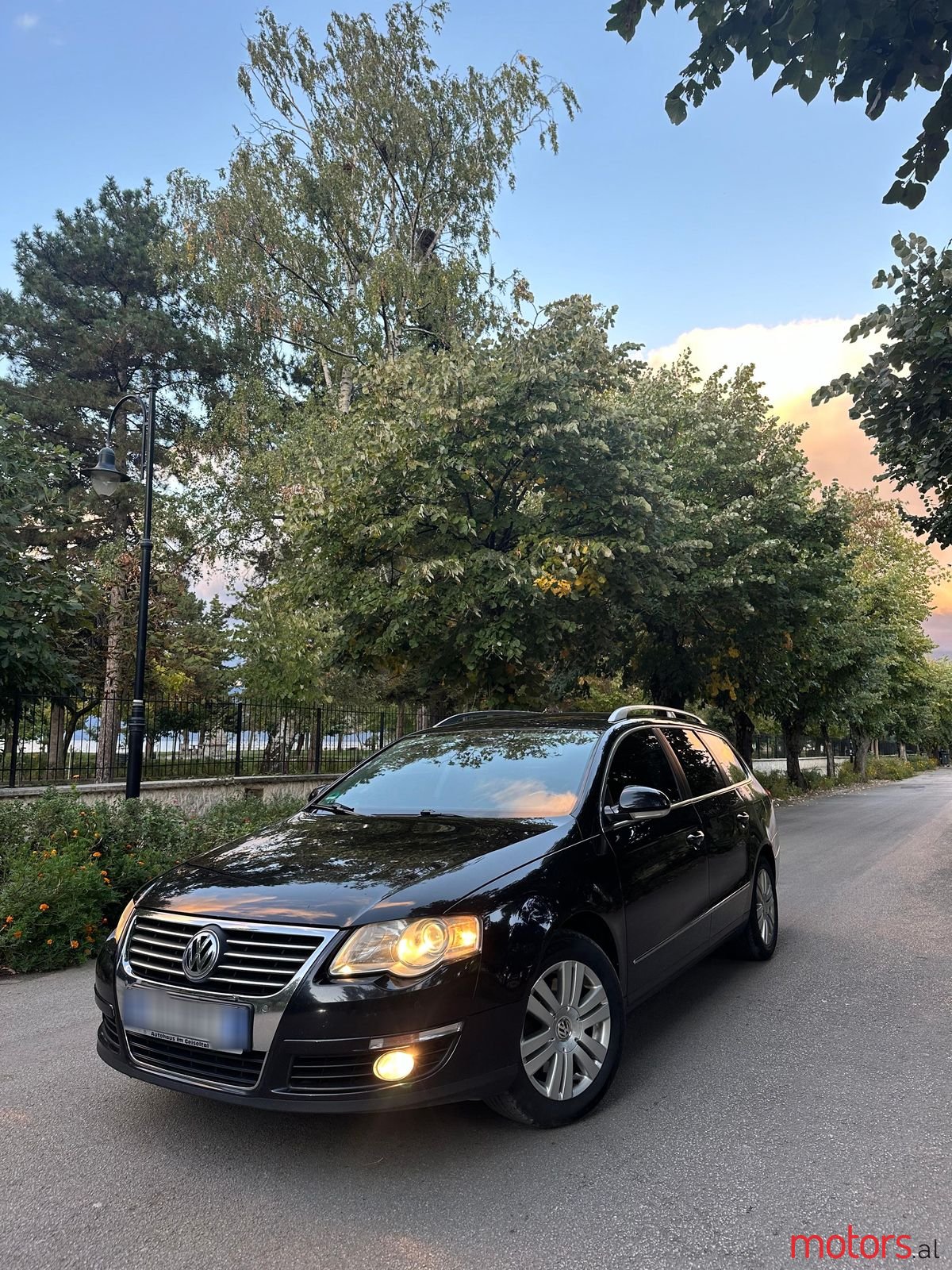 2009' Volkswagen Passat photo #3