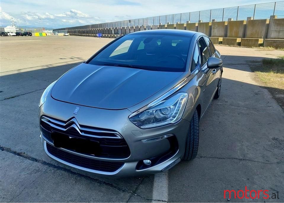 2012' Citroen DS5 photo #6