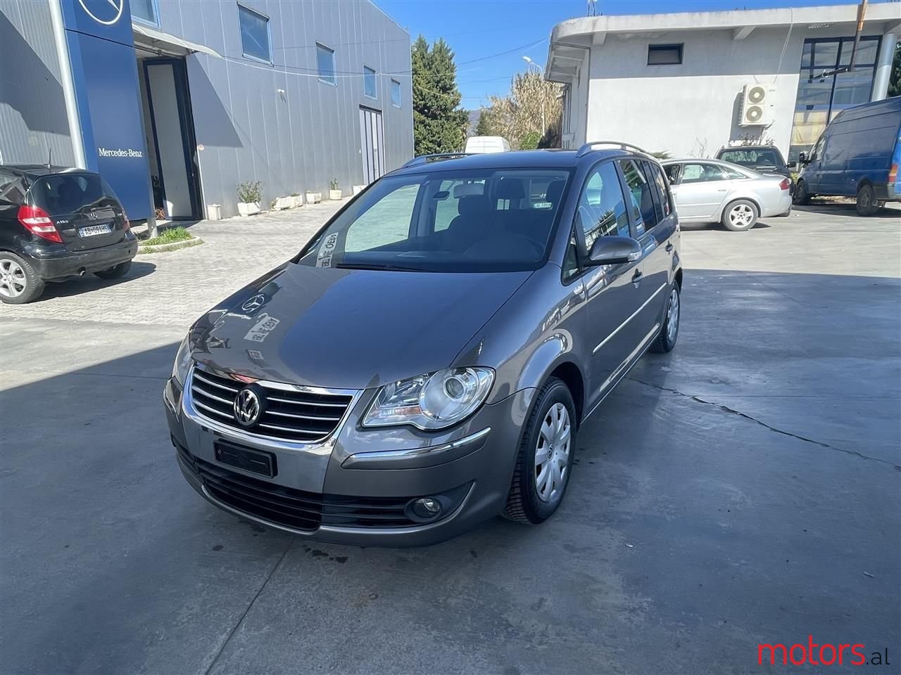 2007' Volkswagen Touran photo #1