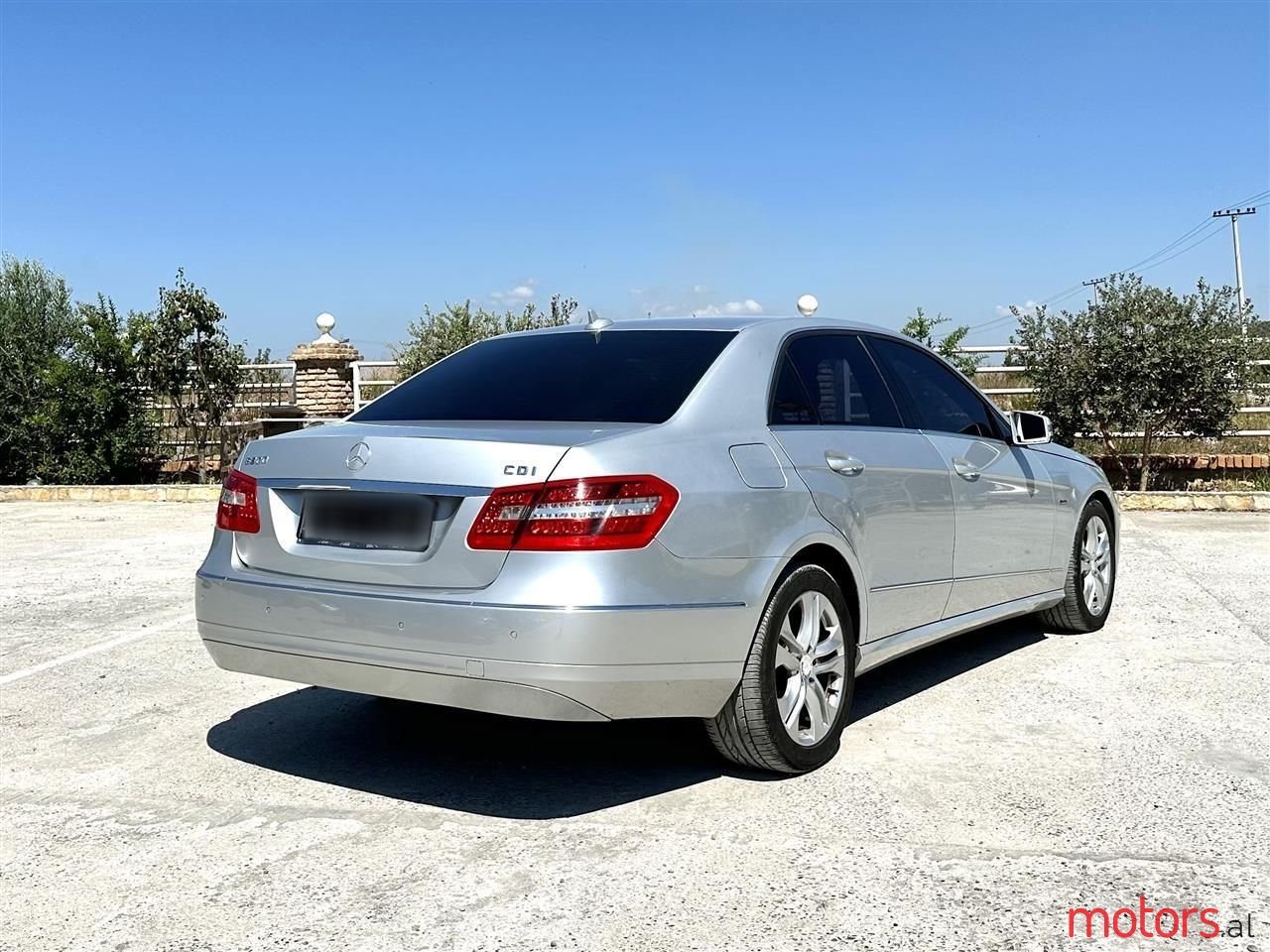 2012' Mercedes-Benz E 220 photo #6