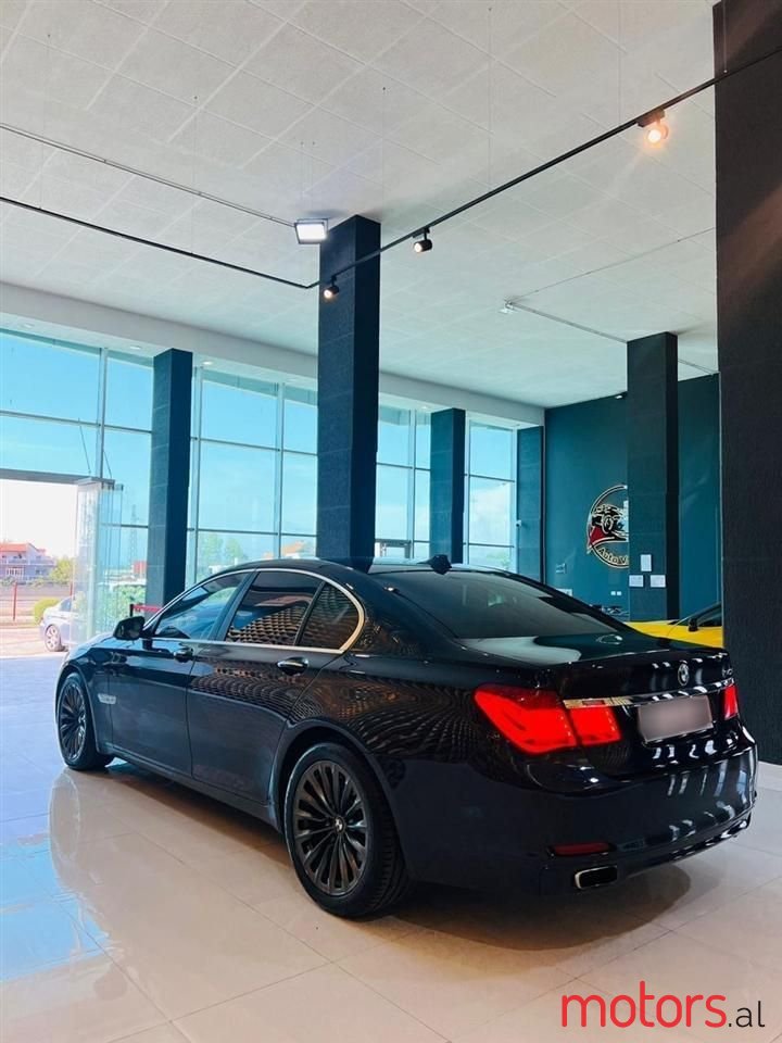 2013' BMW 740 photo #4