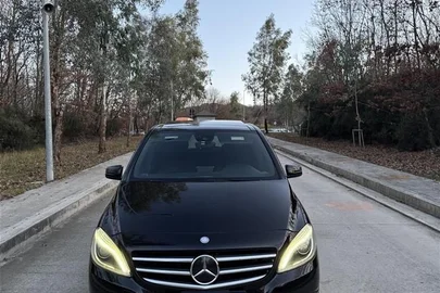 2015' Mercedes-Benz B 250