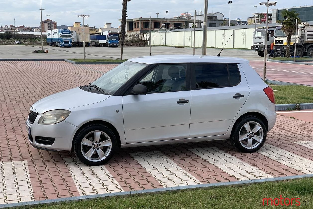 2008' Skoda Fabia photo #1