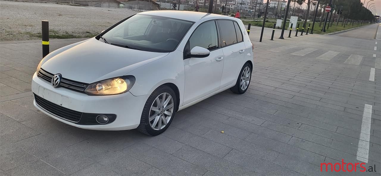 2009' Volkswagen Golf photo #5