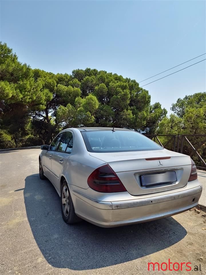 2004' Mercedes-Benz E 270 photo #4