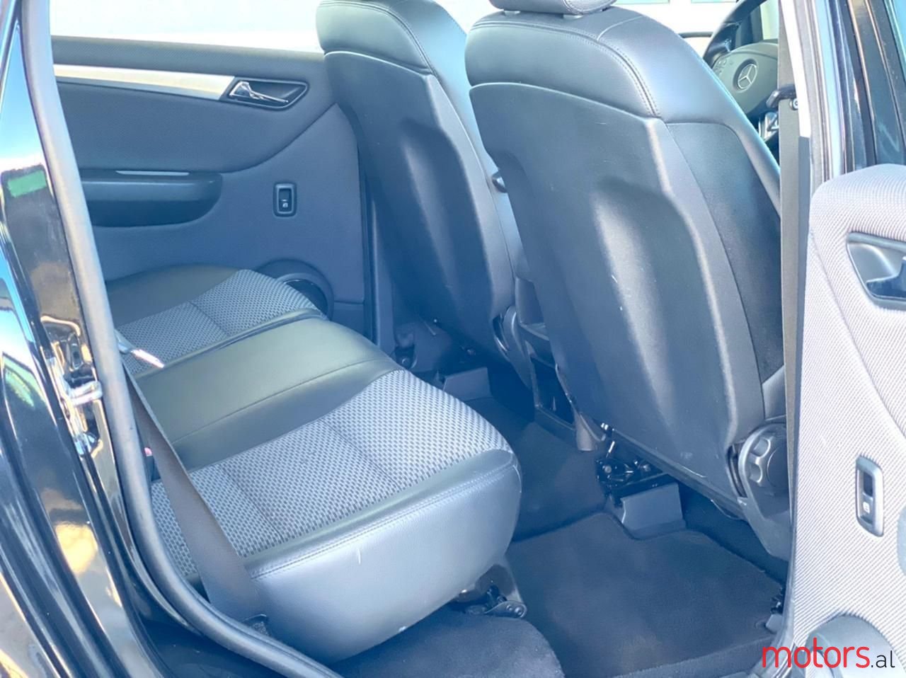 2010' Mercedes-Benz B 200 photo #2