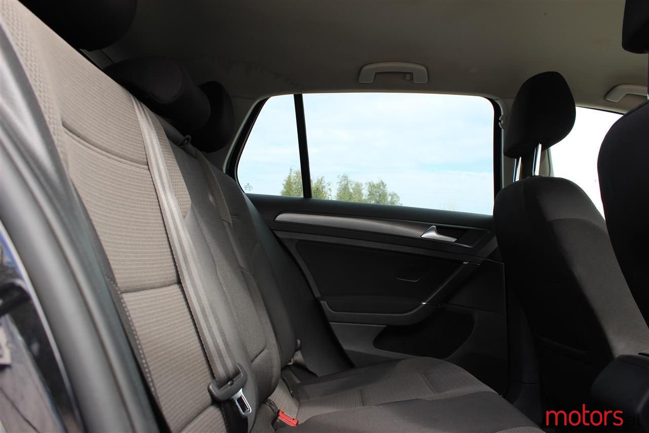 2018' Volkswagen Golf photo #3