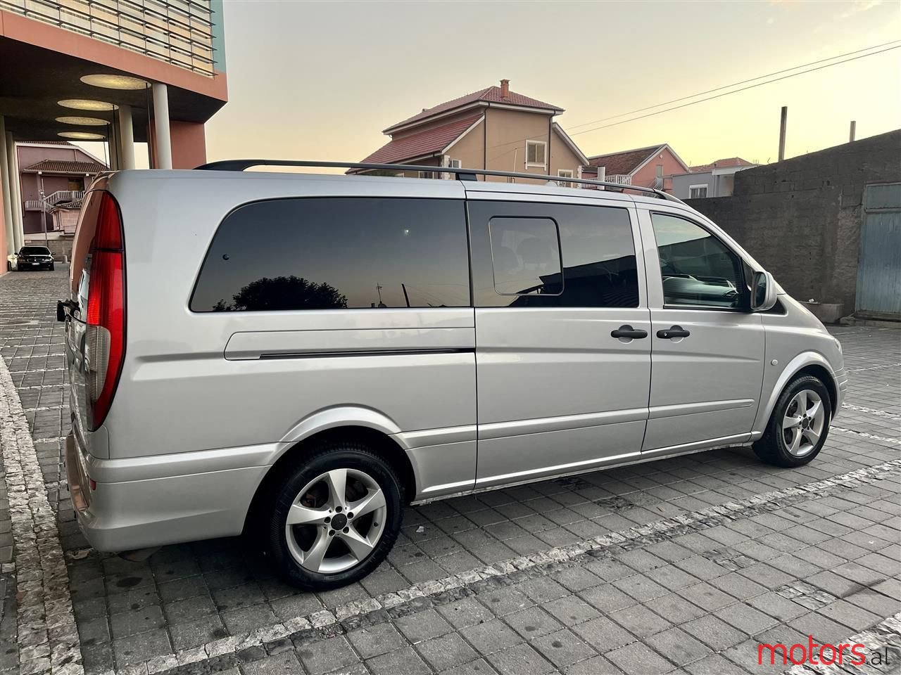2008' Mercedes-Benz Viano photo #2