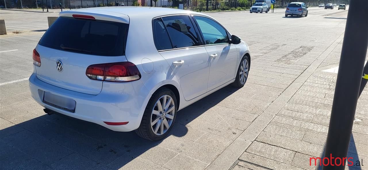 2010' Volkswagen Golf photo #4