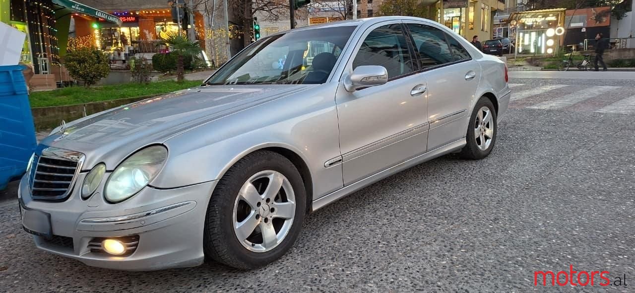 2008' Mercedes-Benz E 200 photo #1