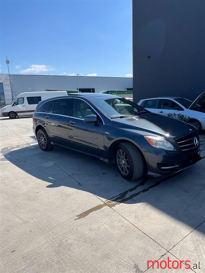 2011' Mercedes-Benz R 350 photo #1