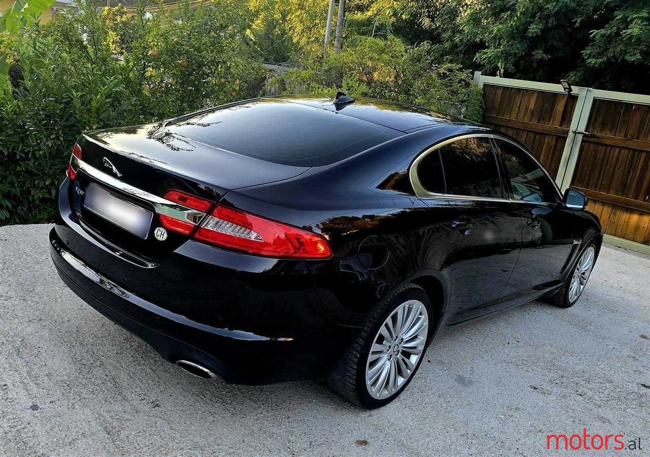 2014' Jaguar XF photo #3