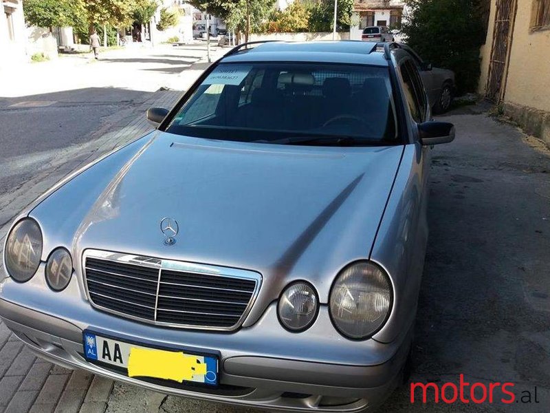 2000' Mercedes-Benz E 220 photo #3